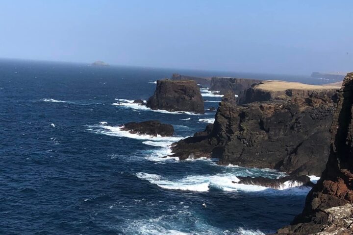 Shetland Minibus tours Eshaness Cliffs