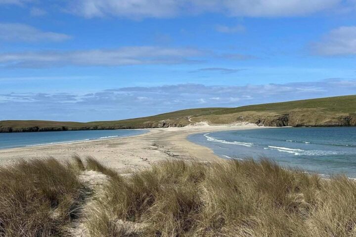 Shetland Minibus tours St nininas isle